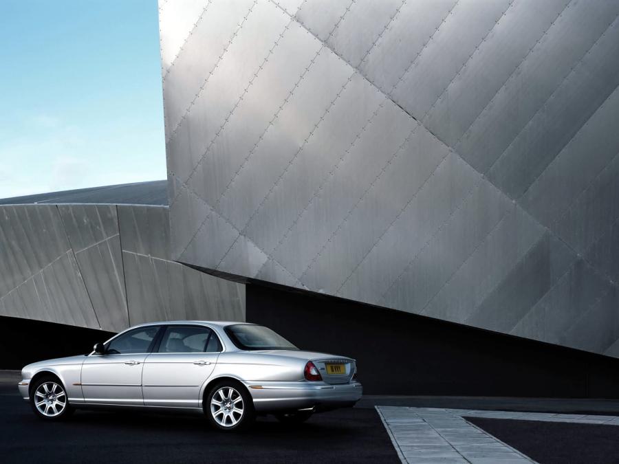  Jaguar XJ8 L 2005 года  (фото 48 из 63)